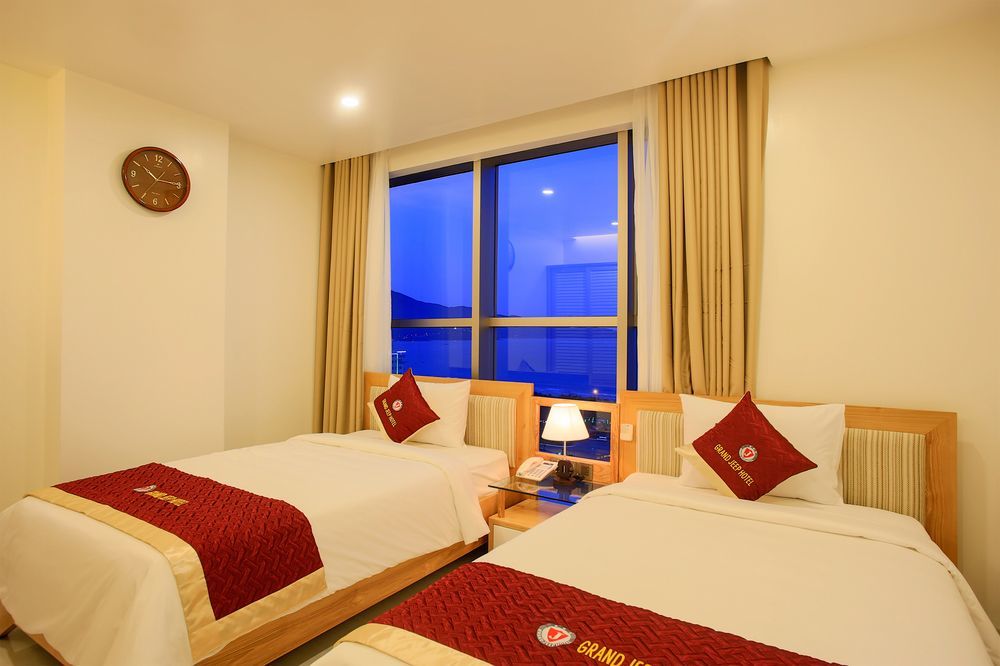 Grand Jeep Hotel Da Nang Buitenkant foto